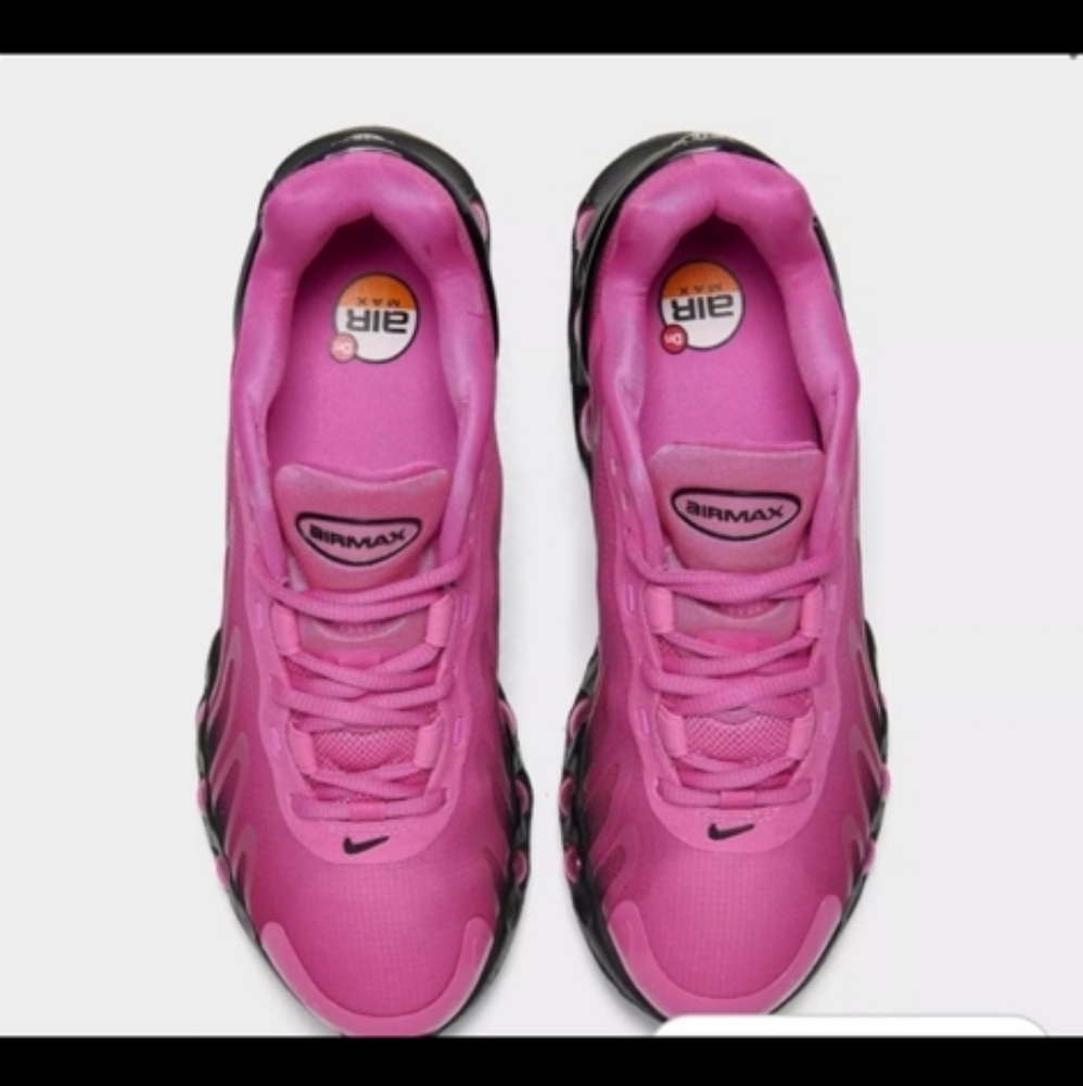 Nike Air Max Women's Sneakers in Pink and Black DN8